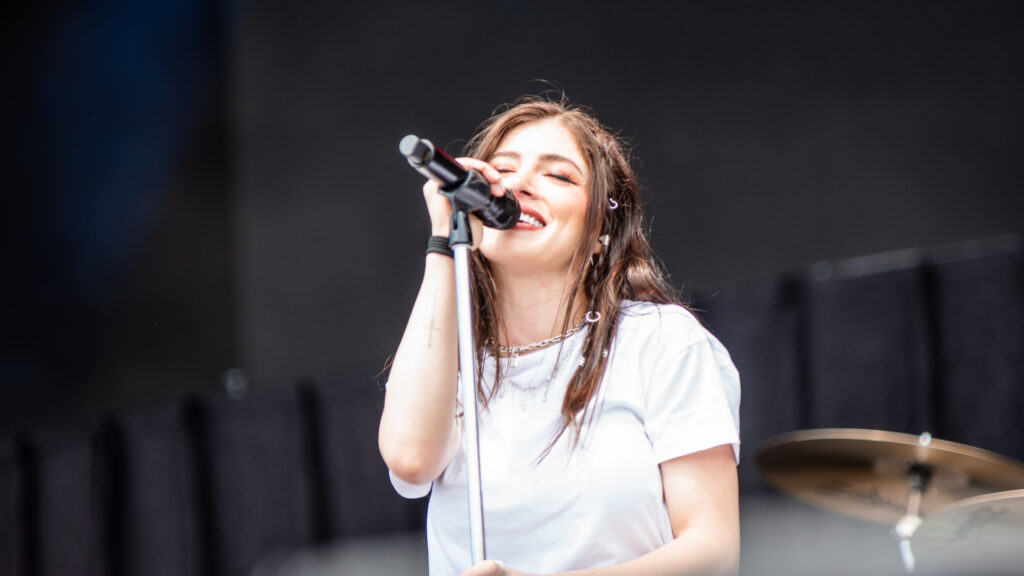 Against the Current_LIZARA-10