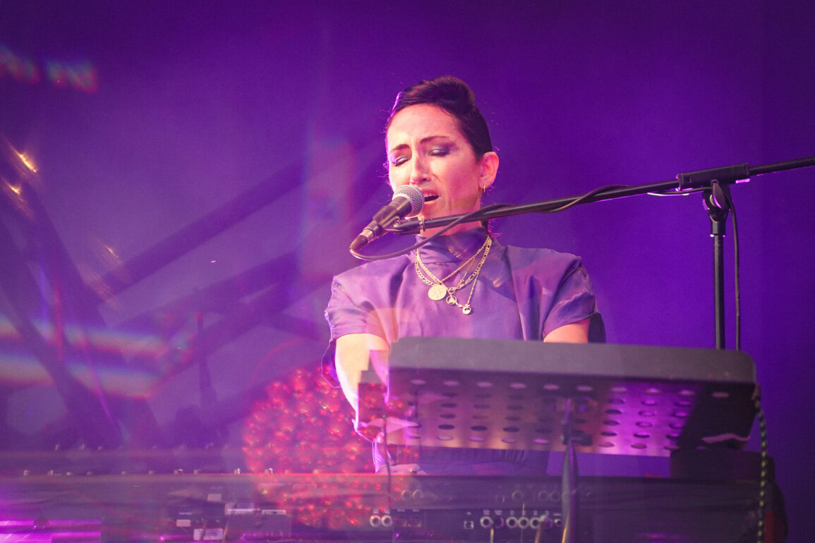 Joan as Poliice Woman 08.08.2025 Kulturarena Jena c Lisa Hemp @thoughtfulnessinconcert 32