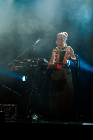 shoutoutlouds_louriephoto-13 shoutoutlouds louriephoto 13 683x1024