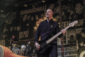 Deine Cousine in Duesseldorf cErik Hennemann 1