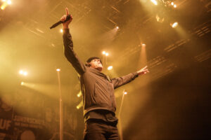 Deine Cousine in Duesseldorf cErik Hennemann 9 1